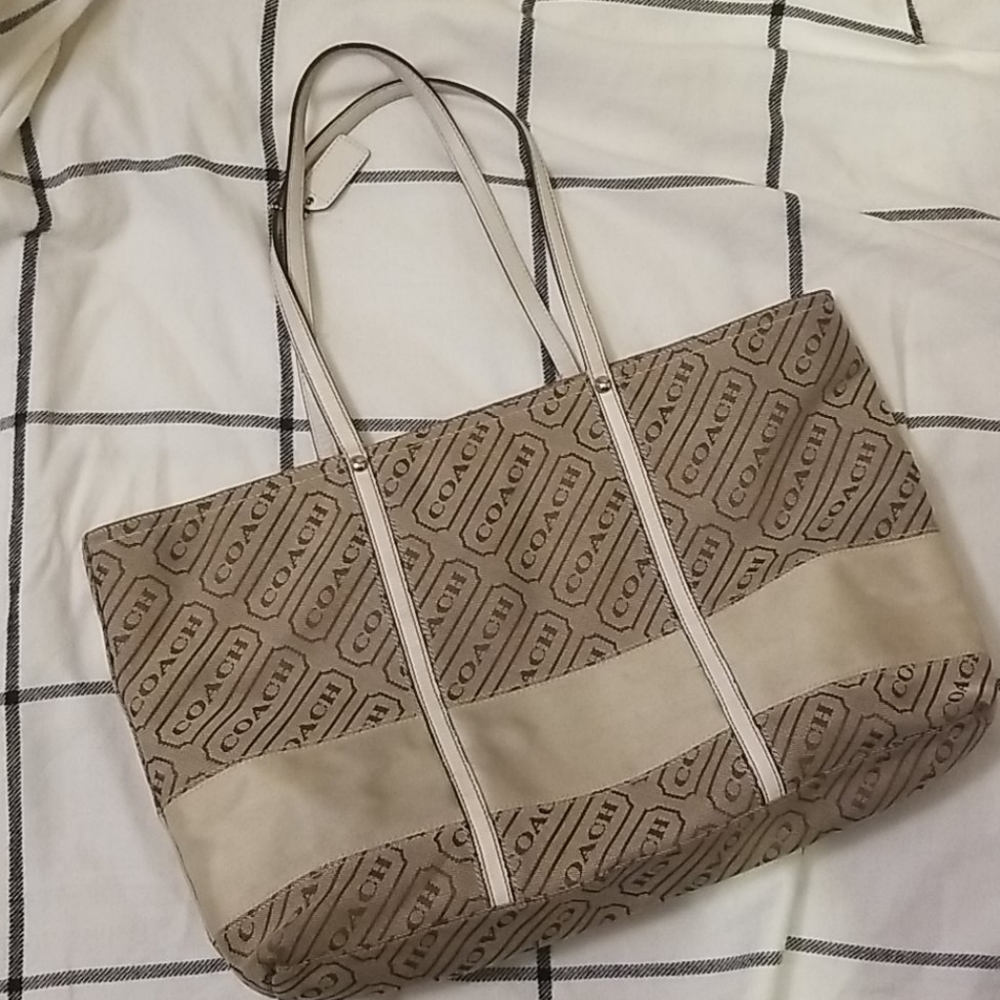 Coach tore bag
